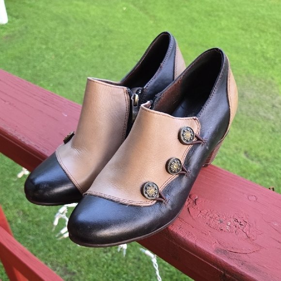 L'Artiste SPRINGSTEP Vintage Look 1930s Style Side Zipper Pump Tan Black 39 - Picture 1 of 8